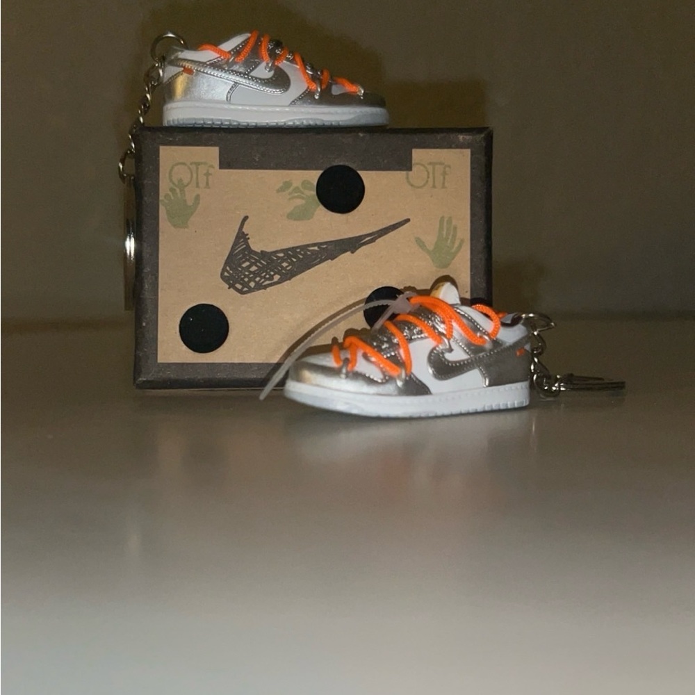 Mini Sneaker Keychains Set - Picture 7 of 9